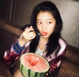 吃瓜红头发,揭秘吃瓜群众的趣味生活