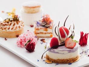 吐鲁番吃蜜瓜甜品,甜蜜诱惑，尽享瓜香四溢的美好时光